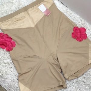 Cacique Shape high waist thigh shaper 22/24 NWT